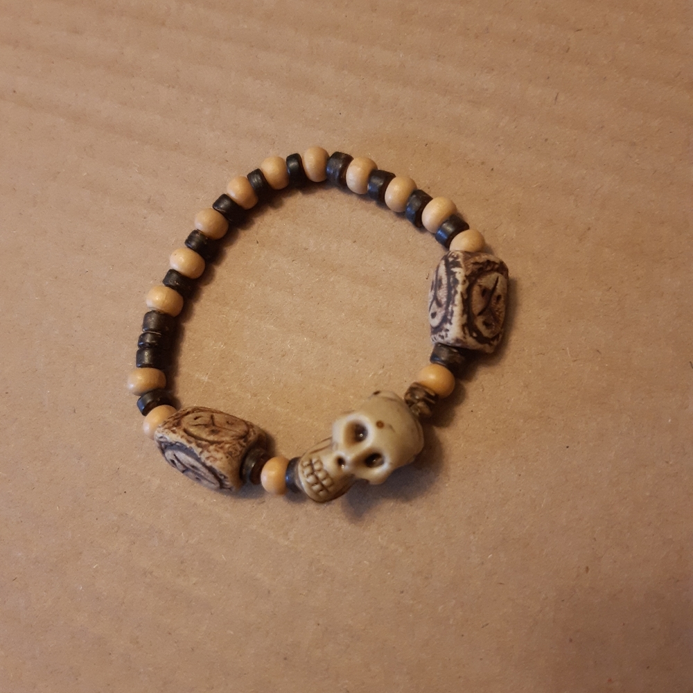 Stretchy skull bracelet